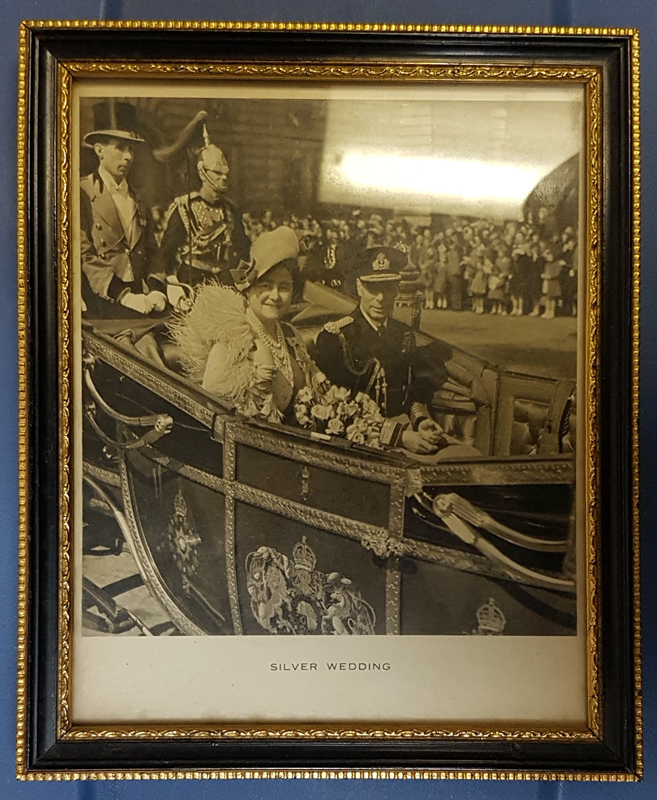 George VI & Queen Mum signed 6x7.5" framed 1949 photo Lot 1 