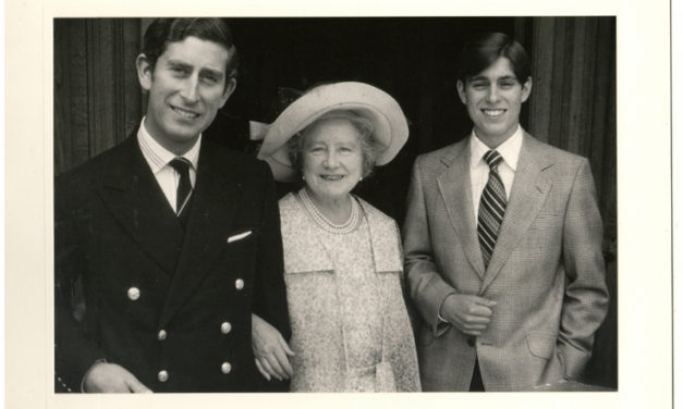 Queen Mum signed 1975 Black & White Christmas Card
