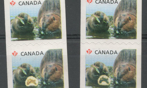 Canada #2711var unlisted NH Gnawing Beaver w/ normal Coil duo