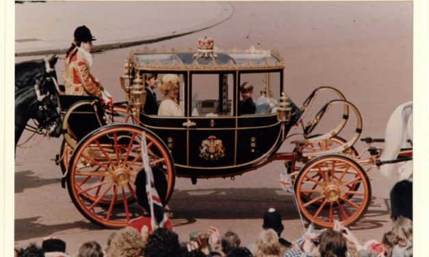 Elizabeth the Queen Mum Signed 1977 Real Photo Christmas Card