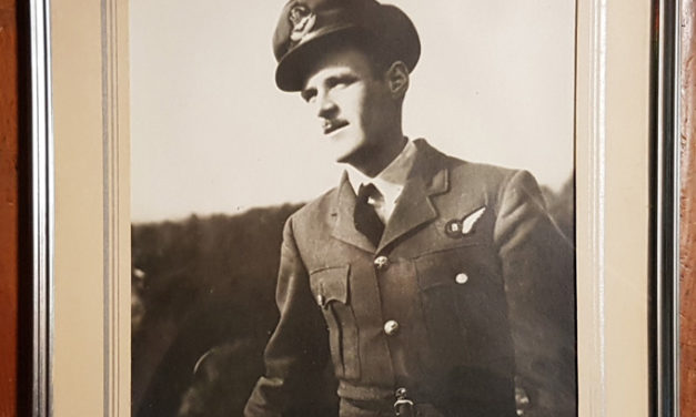 1939/1945 named R.C.A.F. Silver Memorial Cross, plaque, photo