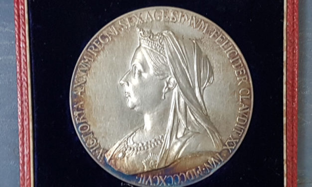 G.B. Unc 1897 Diamond Jubilee 55mm 80gm cased Silver Medal