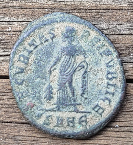 Helena, Augusta 324/330 AD Ae Follis struck at Heraclea Mint