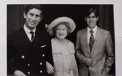Queen Mum signed 1975 Christmas Card, light crease