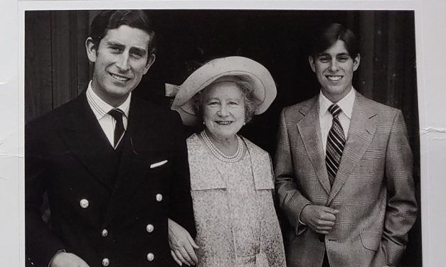 Queen Mum signed 1975 Christmas Card, light crease