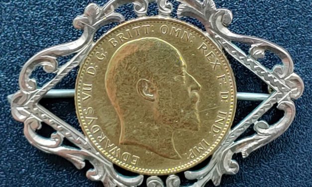 G.B. 1904 Edward VII Gold Sovereign Brooch