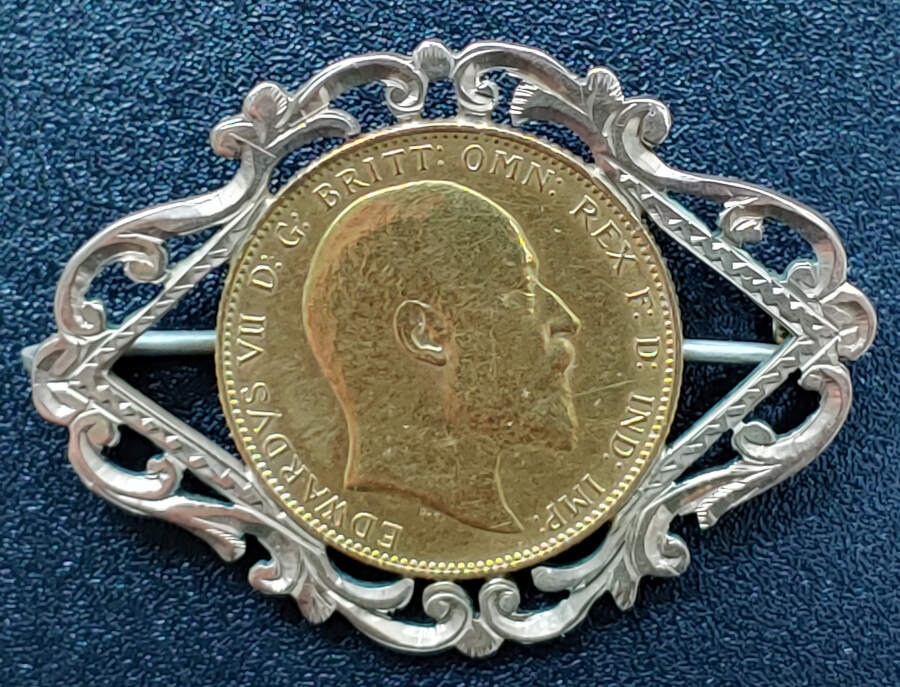 G.B. 1904 Edward VII Gold Sovereign Brooch