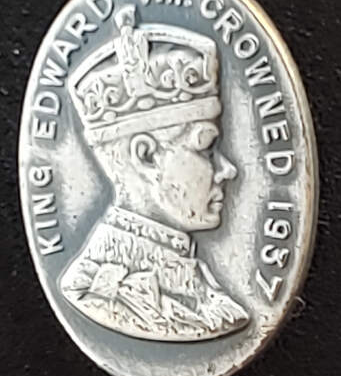 Edward VIII Crowned 1937 2″ 2gm Pin