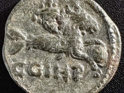 Valerian 245-260 AD 4.17gm AE21 struck in Parion w/ Capricorn etc