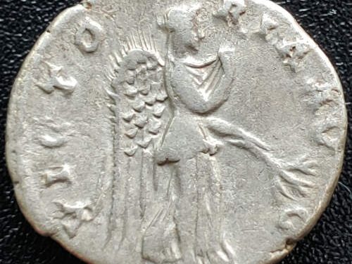 Hadrian 117-138 AD 17mm 3.4gm Silver Denarius w/ Victory etc