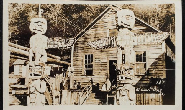 Alert Bay, B.C. Unused Real Photo #127 Postcard w/ French message