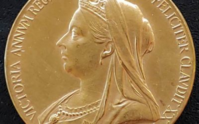 Queen Victoria Unc 1897 Royal Mint 25mm 12.81gm boxed Gold Medal