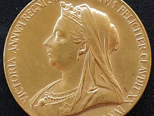 Queen Victoria Unc 1897 Royal Mint 25mm 12.81gm boxed Gold Medal