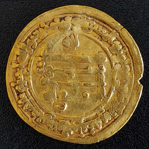 Abbasid Caliphate AD 865-912 22mm 3.43gm Gold Dinar struck at Misr