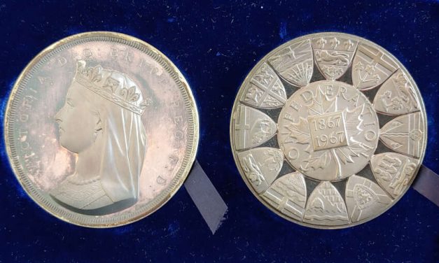 Canada Unc Centennial Pinches’ boxed #23/100 Silver Medal duo, 14oz