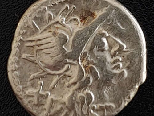Roman Republic 141 BC Lucius Julius 3.89gm Silver Denarius