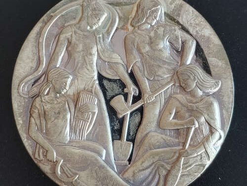 John Pinches’ Canada Centennial cased 7 oz Silver Medal #122/500