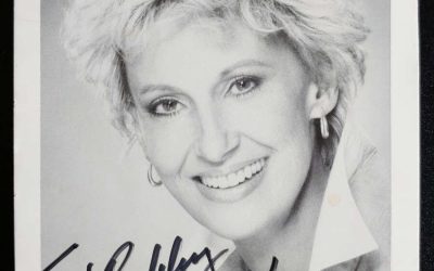 Tammy Wynette signed 4×6″ Fanclub B&W Photo