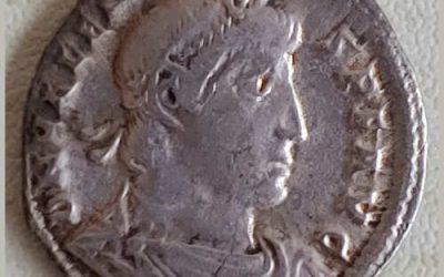 Valens 364-375 AD 2gm Silver Siliqua, struck at Rome, crack