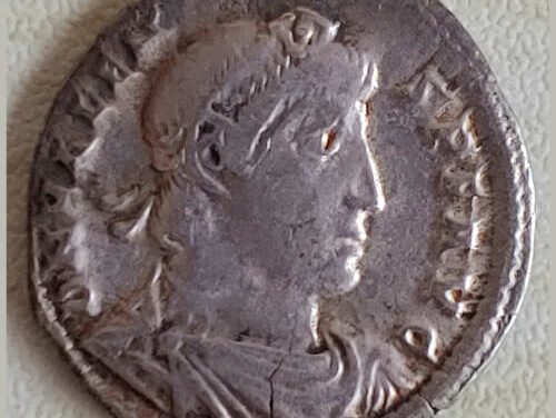 Valens 364-375 AD 2gm Silver Siliqua, struck at Rome, crack