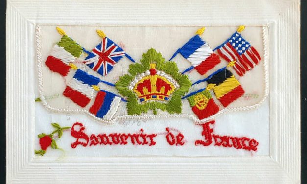Souvenir de France unmailed embroidered Silk Patriotic Postcard