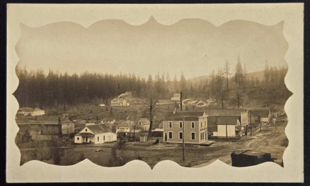 Abbotsford, B.C. Unu scalloped image Real photo Postcard