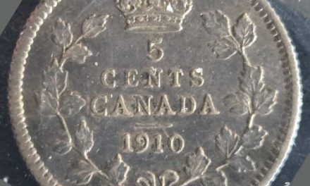 Canada ICCS EF40 1910 Round Leaves Silver 5 Cents