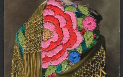 Spain Unu embroidered Silk Manon real photo Postcard